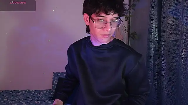 Snapshot of noah_millerx chatting on March 2026 05:08:02 AM noah millerx online show from March 2026 05:08:02 AM