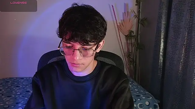 Snapshot of noah_millerx chatting on March 2026 03:50:01 AM noah millerx online show from March 2026 03:50:01 AM