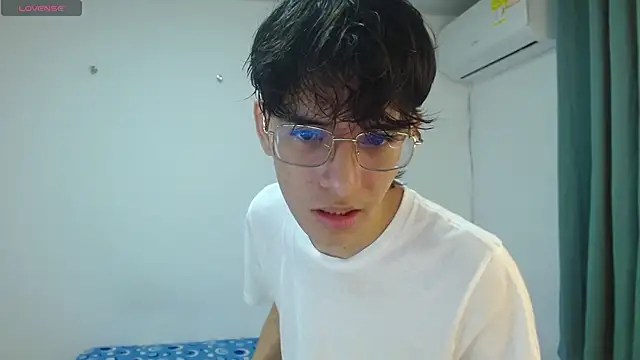 Snapshot of noah_millerx chatting on May 2026 03:33:01 AM noah millerx online show from May 2026 03:33:01 AM