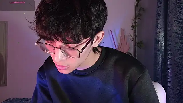 Snapshot of noah_millerx chatting on March 2026 04:13:01 AM noah millerx online show from March 2026 04:13:01 AM