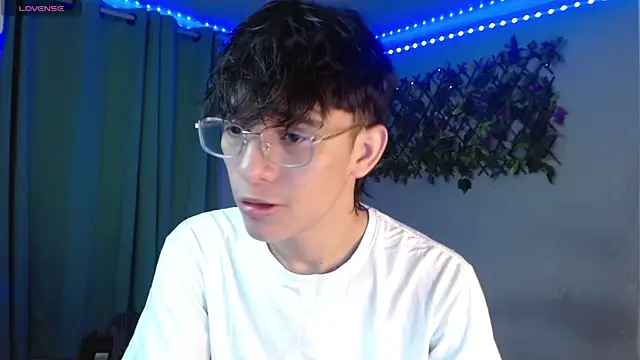 Snapshot of noah_millerx chatting on April 2026 11:07:02 PM noah millerx online show from April 2026 11:07:02 PM