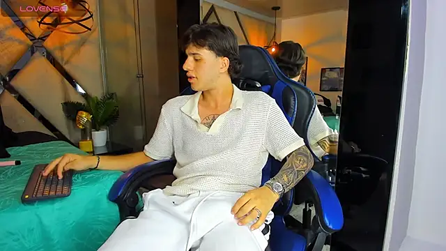 EXCLUSIVE8 online show from April 2026 04:59:01 AM