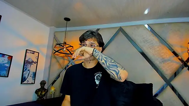 EXCLUSIVE8 online show from April 2026 04:30:01 AM