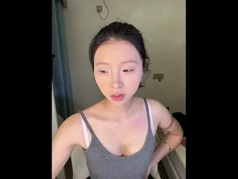 Y--F--LOVE online show from April 2026 03:57:02 PM