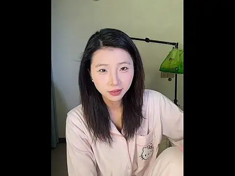 Y--F--LOVE online show from March 2026 04:17:01 PM