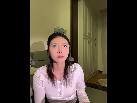 Y--F--LOVE online show from March 2026 12:56:01 PM