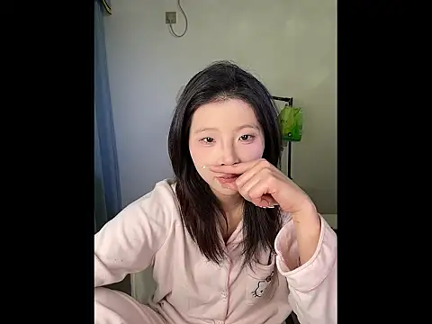 Y--F--LOVE online show from March 2026 04:07:02 PM