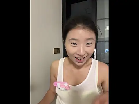 Y--F--LOVE online show from April 2026 11:22:02 AM