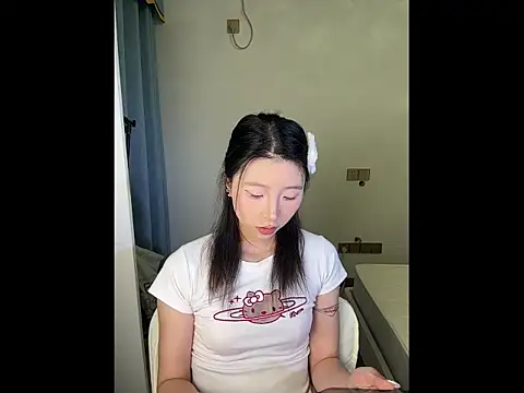 Y--F--LOVE online show from April 2026 02:46:01 PM