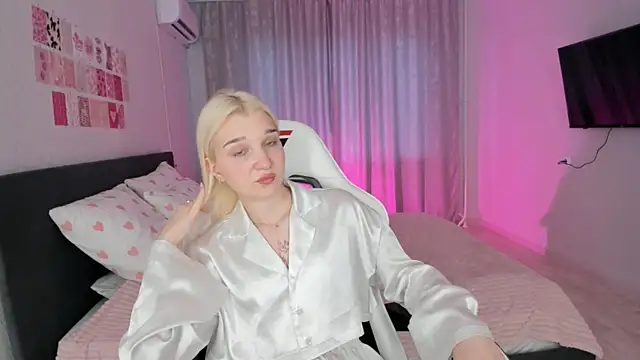 Lara Blue online show from March 2026 04:05:02 AM