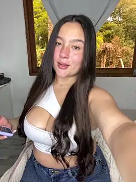 Cami 222 online show from May 2026 06:00:01 PM