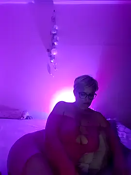 LunaBlaise online show from June 2026 07:52:02 PM