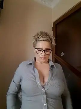 LunaBlaise online show from March 2026 07:09:01 AM