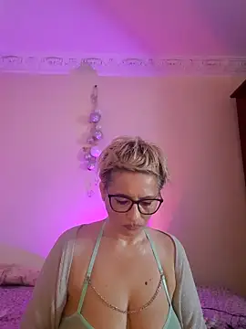 LunaBlaise online show from April 2026 07:11:01 AM