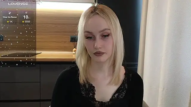 Snapshot of Bella_Villen chatting on June 2026 11:44:01 AM Bella Villen online show from June 2026 11:44:01 AM