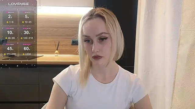 Snapshot of Bella_Villen chatting on June 2026 12:54:02 PM Bella Villen online show from June 2026 12:54:02 PM