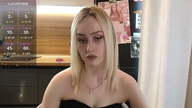 Snapshot of Bella_Villen chatting on July 2026 12:04:02 PM Bella Villen online show from July 2026 12:04:02 PM