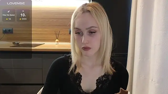 Snapshot of Bella_Villen chatting on June 2026 01:05:02 PM Bella Villen online show from June 2026 01:05:02 PM