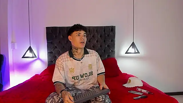 im seven online show from February 2026 04:01:01 AM