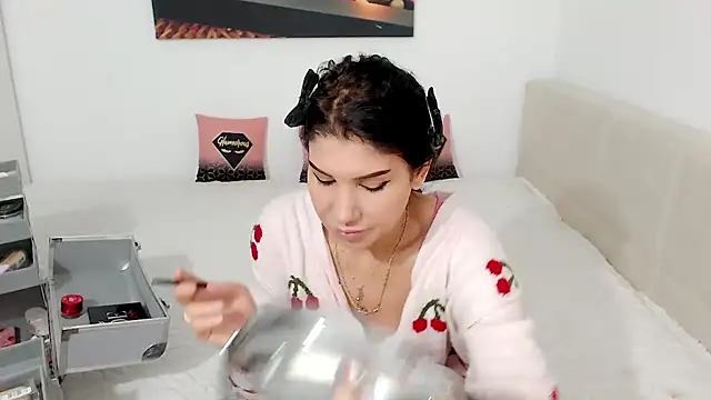 Snapshot of NickyHotXO chatting on April 2026 04:52:01 AM NickyHotXO online show from April 2026 04:52:01 AM