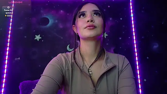 ValentinaRojass  online show from April 2026 05:39:01 PM