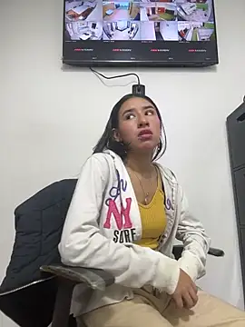 LilyRossi  online show from May 2026 01:14:01 PM