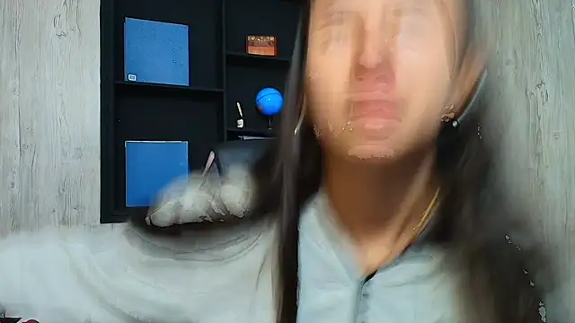 LilyRossi  online show from May 2026 12:52:01 PM