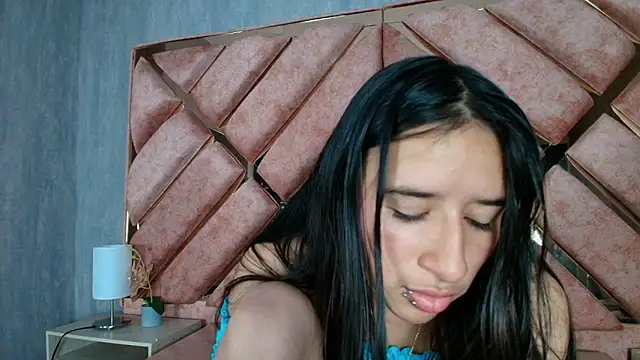 LilyRossi  online show from April 2026 05:30:01 PM