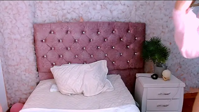 Sofiazaf  online show from March 2026 07:39:01 PM