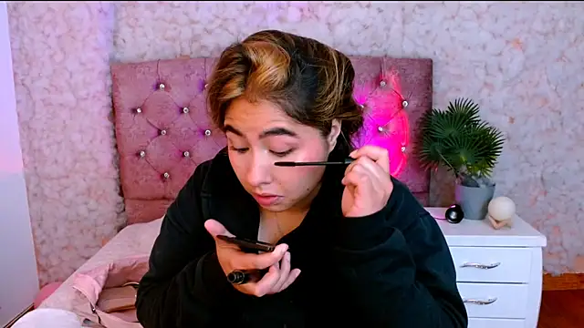 Sofiazaf  online show from March 2026 12:31:02 PM