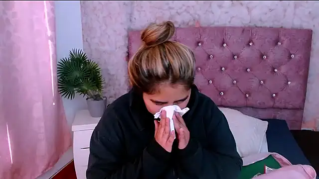 Sofiazaf  online show from April 2026 12:18:02 PM