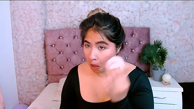 Sofiazaf  online show from March 2026 12:31:01 PM