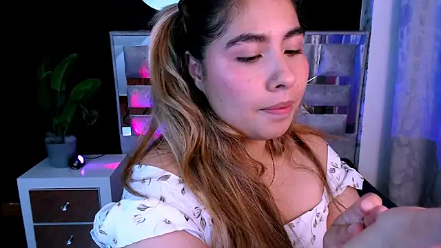 Sofiazaf  online show from April 2026 02:52:01 PM