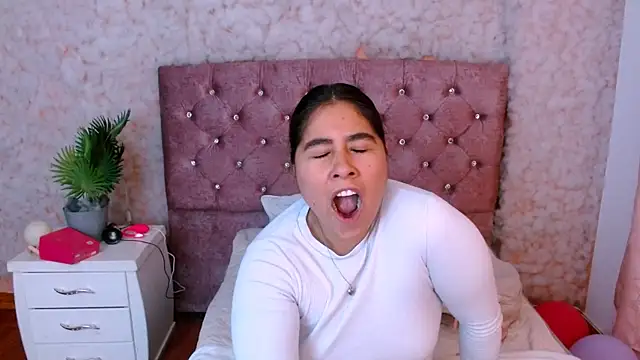 Sofiazaf  online show from March 2026 12:24:02 PM