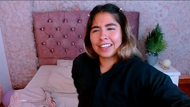 Sofiazaf  online show from March 2026 12:20:01 PM