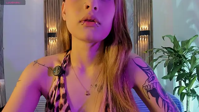 Snapshot of Melodylanee chatting on May 2026 11:03:02 AM Melodylanee online show from May 2026 11:03:02 AM