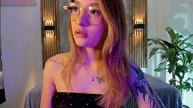 Snapshot of Melodylanee chatting on March 2026 11:00:02 AM Melodylanee online show from March 2026 11:00:02 AM