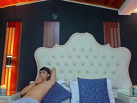 AnnyANDnoah online show from February 2026 01:00:02 PM