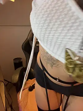 Snapshot of evabellee_ chatting on March 2026 12:46:01 AM evabellee online show from March 2026 12:46:01 AM