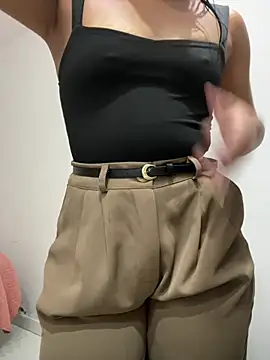 Snapshot of Luarin chatting on February 2026 11:26:01 PM Luarin online show from February 2026 11:26:01 PM