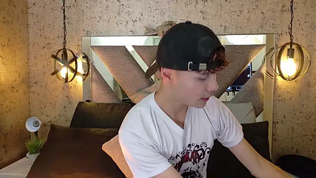 Crush Nier online show from February 2026 12:38:01 PM