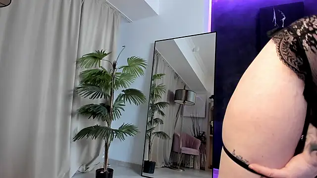 LoraIvone online show from March 2026 08:33:01 PM