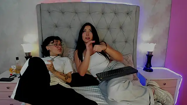 CaliferAndAurora online show from April 2026 10:36:01 PM