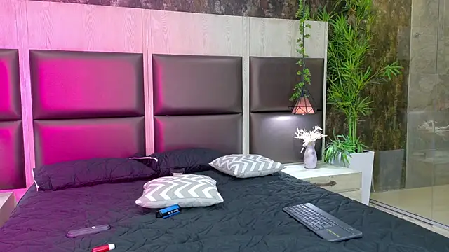 mia venon online show from May 2026 11:43:01 AM