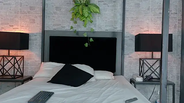 mia venon online show from July 2026 12:12:02 PM