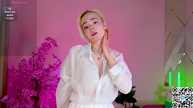 Bambi Bloom online show from April 2026 05:11:01 AM