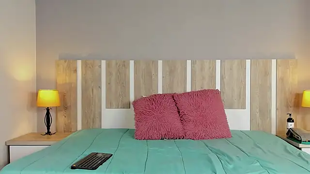 EmilySearss online show from April 2026 06:48:02 PM