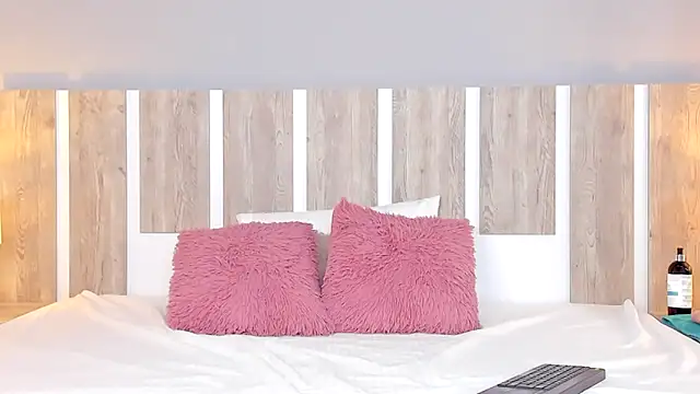 EmilySearss online show from March 2026 07:57:02 PM