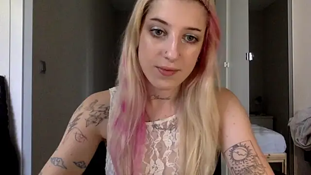 Snapshot of EmmyWet chatting on July 2026 03:34:01 PM EmmyWet online show from July 2026 03:34:01 PM