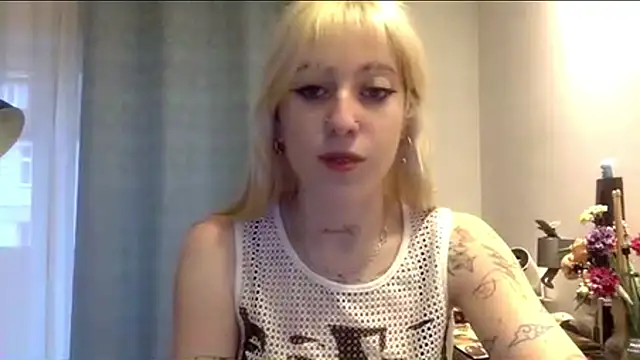 Snapshot of EmmyWet chatting on June 2026 04:15:02 PM EmmyWet online show from June 2026 04:15:02 PM
